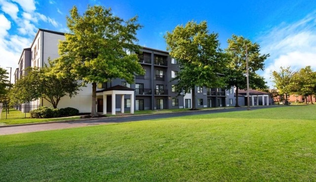 Pleasant Stay, Convenient Location! Short Drive to Museum of Art! Pets Allowed!