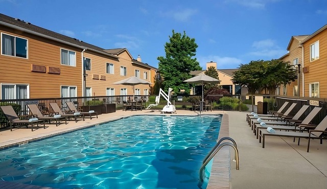 Pleasant Stay, Convenient Location! 4 Convenient Units, Pets Are Welcome!