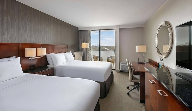 Pleasant Stay, Convenient Location! Parking, Pools! Near Mint Museum of Art