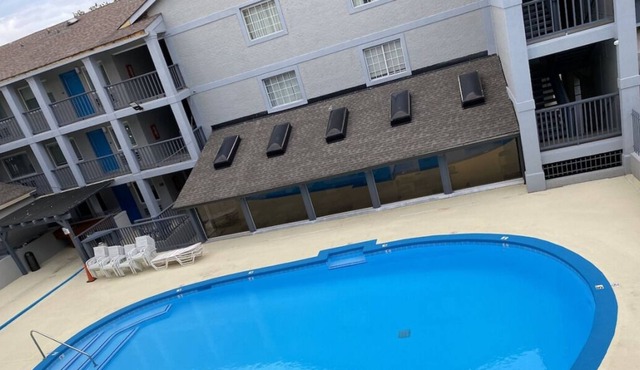 Pleasant Stay, Convenient Location! 4 Family-friendly Units, Free Parking, Pool