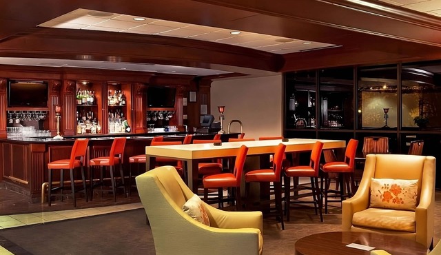 Pleasant Stay, Convenient Location! 2 Convenient Units, Pool, Pets Allowed