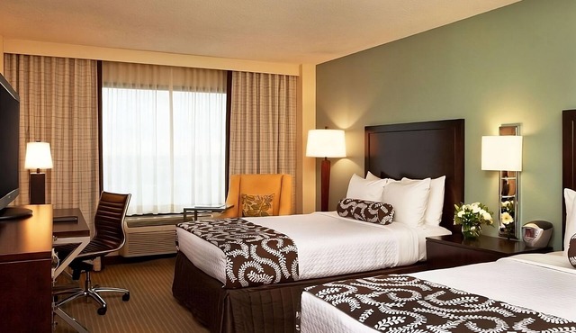 Pleasant Stay, Convenient Location! Outdoor Pool, Parking, Pets are Allowed