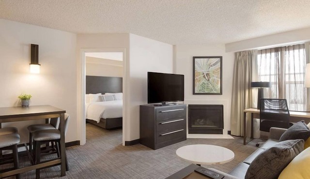 Pleasant Stay, Convenient Location! 2 Relaxing Units, Pets Allowed, Kitchen!