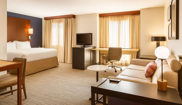Pleasant Stay, Convenient Location! Full Kitchen, Outdoor Pool, Free Breakfast