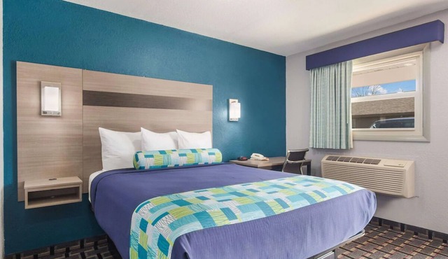 Pleasant Stay in Knights Inn & Suites Salem! Free Breakfast and Parking