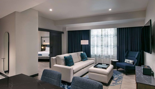 Pleasant Stay, Prime Location! 1BR Suite with Atrium Gallery View, Pets Allowed!