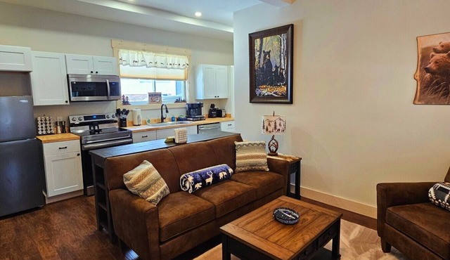 Pleasant Street Retreat - Apartment 2BR