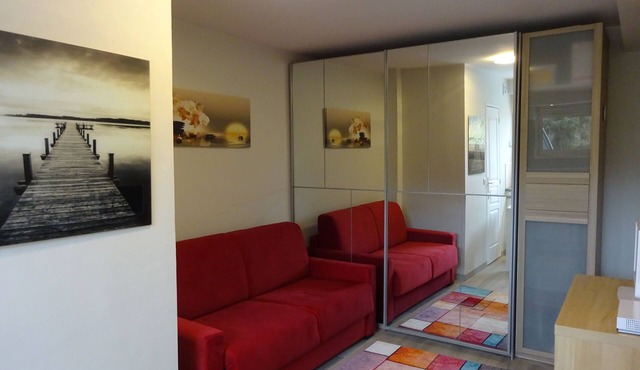 Pleasant studio near St Germain-en-Laye (TV/Wifi)