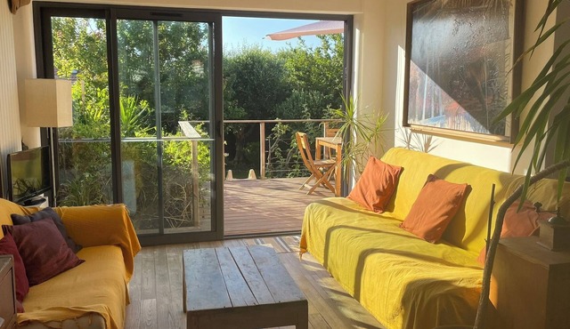 PLEASANT SUNNY HOUSE WITH TERRACE AND GARDEN