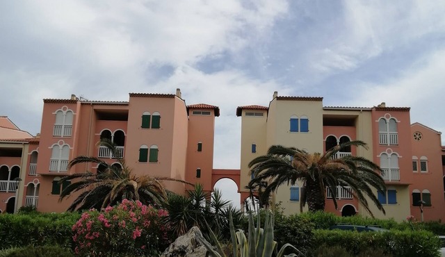 Pleasant T2 apartment in private residence with swimming pool! South exposure