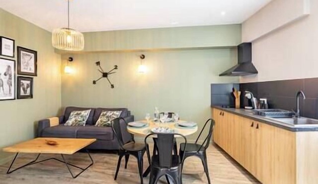 Pleasant town house with terrace near zoo