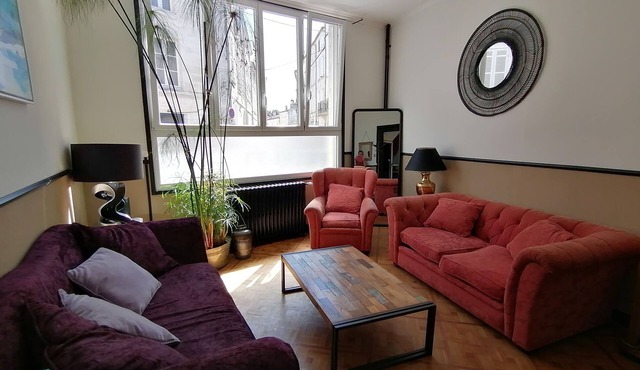 Pleasant town house, historic center of Saintes