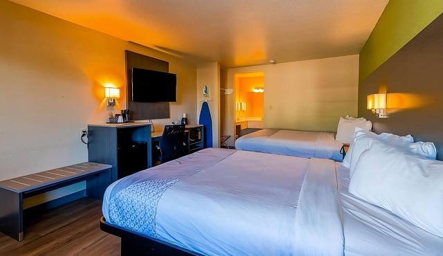 Pleasant Unit near H‑E‑B with Swimming Pool Access & Parking Available