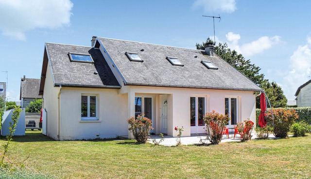 Pleasant vacation accommodation 400 meters from the sandy beach.