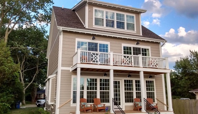 PLEASANT VIEW-South Haven LAKEFRONT with Private Beach-Decks-Patio-Firepit-Swing