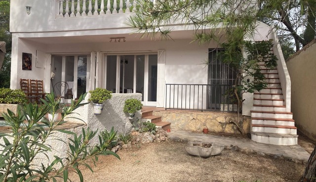 Pleasant villa between sea and mountains in Las planes del Rey