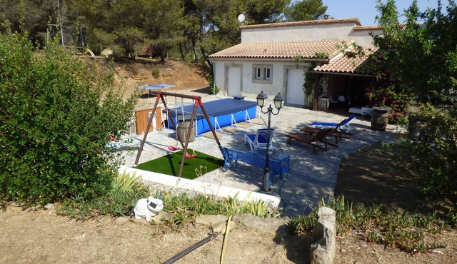 Pleasant villa in garrigue with pine forest and swimming pool
