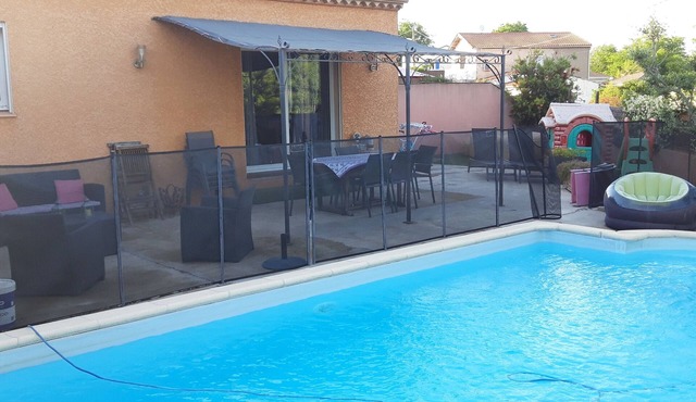 Pleasant villa with private pool, 15 minutes from the beach.