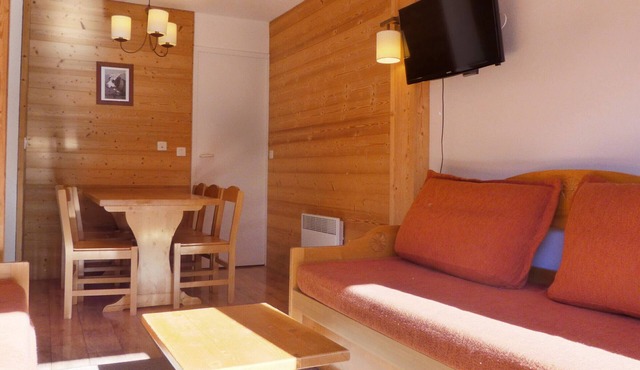 Pleasant West Duplex Châtelet Area - Ideal for Family of 6