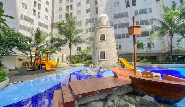 Pleasant White 3Br At Bassura City Apartment