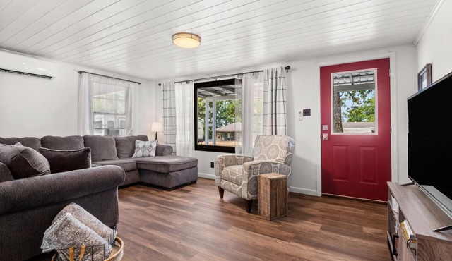 Pleasure Point Place WATERFRONT Cottage
