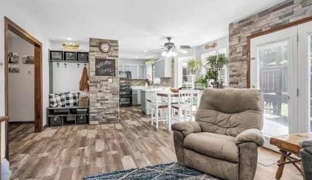 PLENTY OF ROOM IN OUR PET FRIENDLY COZY 5 BEDROOM HOME IN A GREAT NEIGHBORHOOD