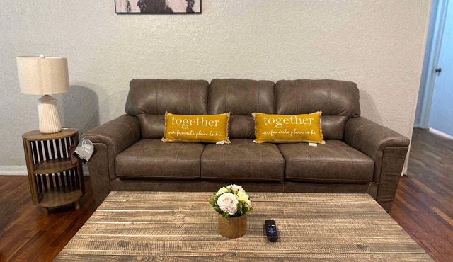 Plenty of space and welcoming 3br/2ba steps away from Marian Day grounds