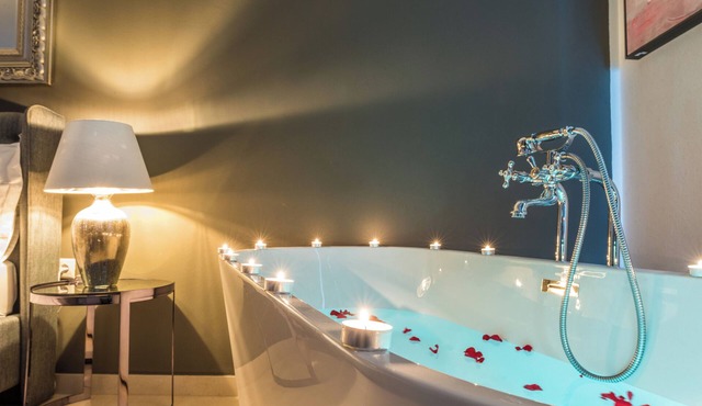 Plitvice Falls Cottage – Deluxe Suite with Private Outdoor Jacuzzi & Terrace