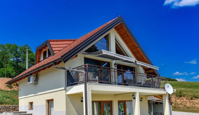 Plivanje u zalazak sunca - Three Bedroom House