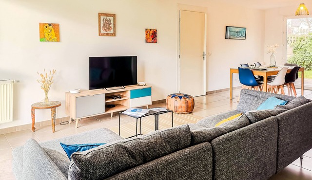 Ploubalay Getaway: Modern floor-level House