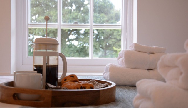 PLOUGHMAN'S GREEN, BLYTHVIEW, family friendly, with pool in Southwold