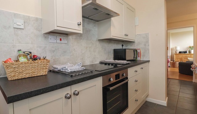 PLOUGHMANS COTTAGE, pet friendly in Weston-Under-Redcastle