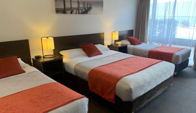 Ploughmans Motor Inn