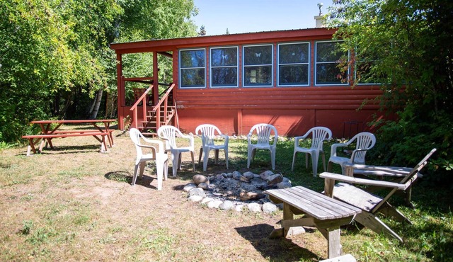 Plover Retreat - Cute Cabin Close to Town, 5 min. from beach