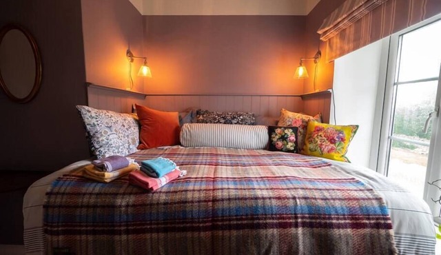 Plum Cottage: Sleeps 8