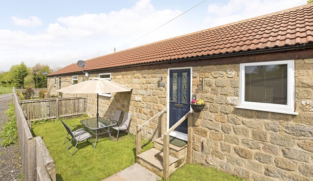 PLUM COTTAGE, with a garden in Knaresborough