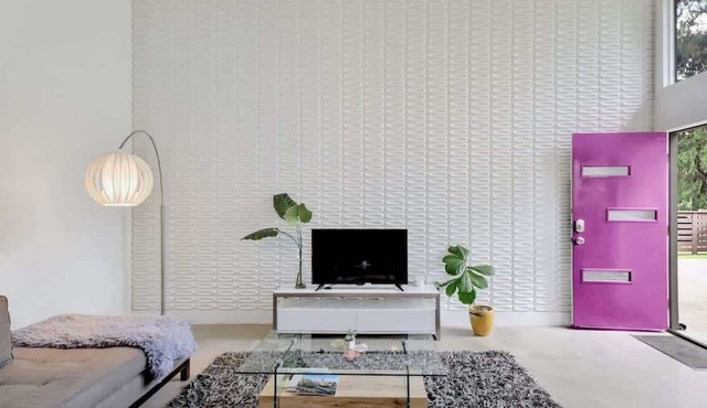 Plum Perfect | Cozy SoCo Stay + Yard & Style