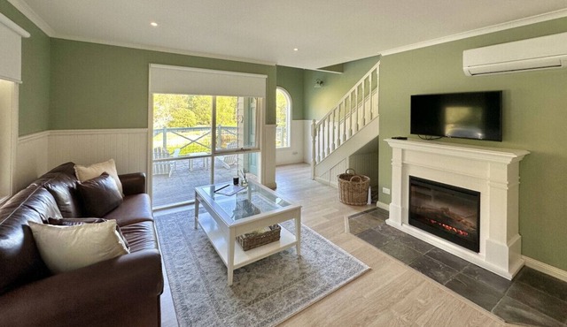 Plum Tree Cottage in the Barham Valley - Dogs Welcome