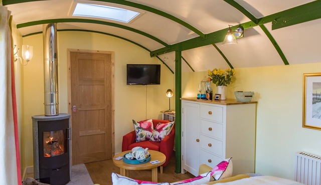 Plumcot Halt by Bloom Stays - sleeps 2 in 1 bedroom