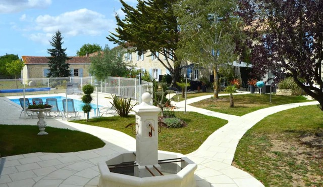 Plume 4* charming gites with swimming pool, golf practice and children's playground