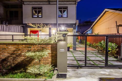 Plumeria 5BR Garden House by uBook