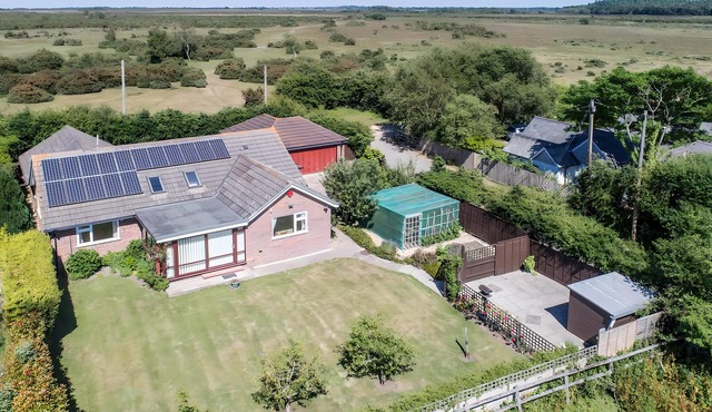 PLUMMERS WATER, pet friendly, country holiday cottage in Pilley