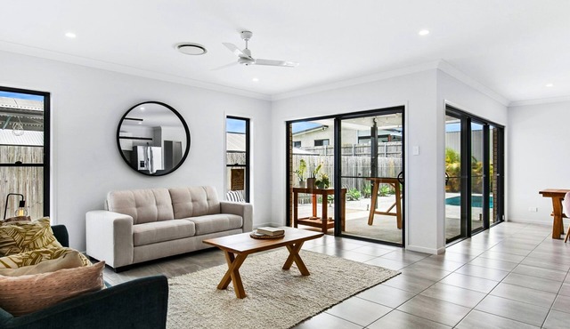 Plunge Inn- 4 bedroom