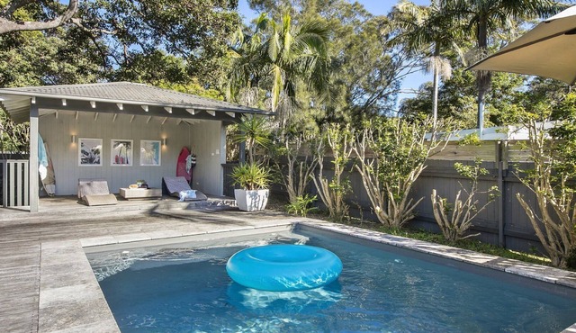 Plunge pool and flat 100m walk to beach