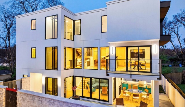 Plunge Pool + Elevator + Outdoor Kitchen | Near Downtown | Sunrise in the City