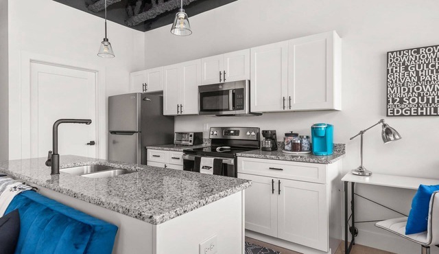 Plus One - Pet Friendly ~ Unique Reclaimed Commercial Space ~ 8 Min to Downtown