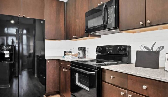 Plush 1BR unit mins to Med Ctr-Dtwn