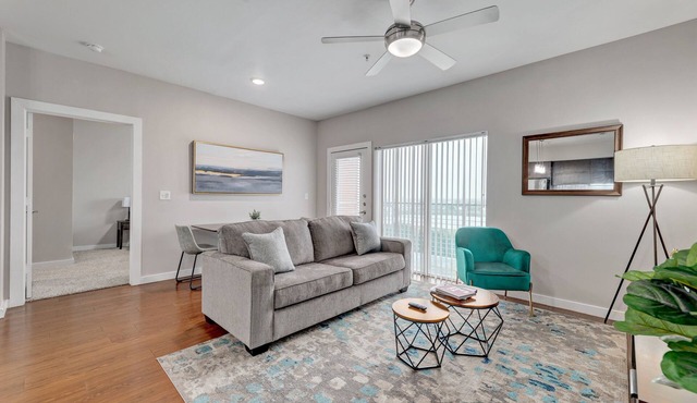 Plush 2Br Cal King Suite Close to Everything