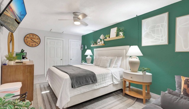 Plush King Bed Xtra Clean Stayn