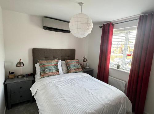 Plush, Peaceful, Air Conditioned Double Bedroom and Private Bathroom In Coxhoe, Durham